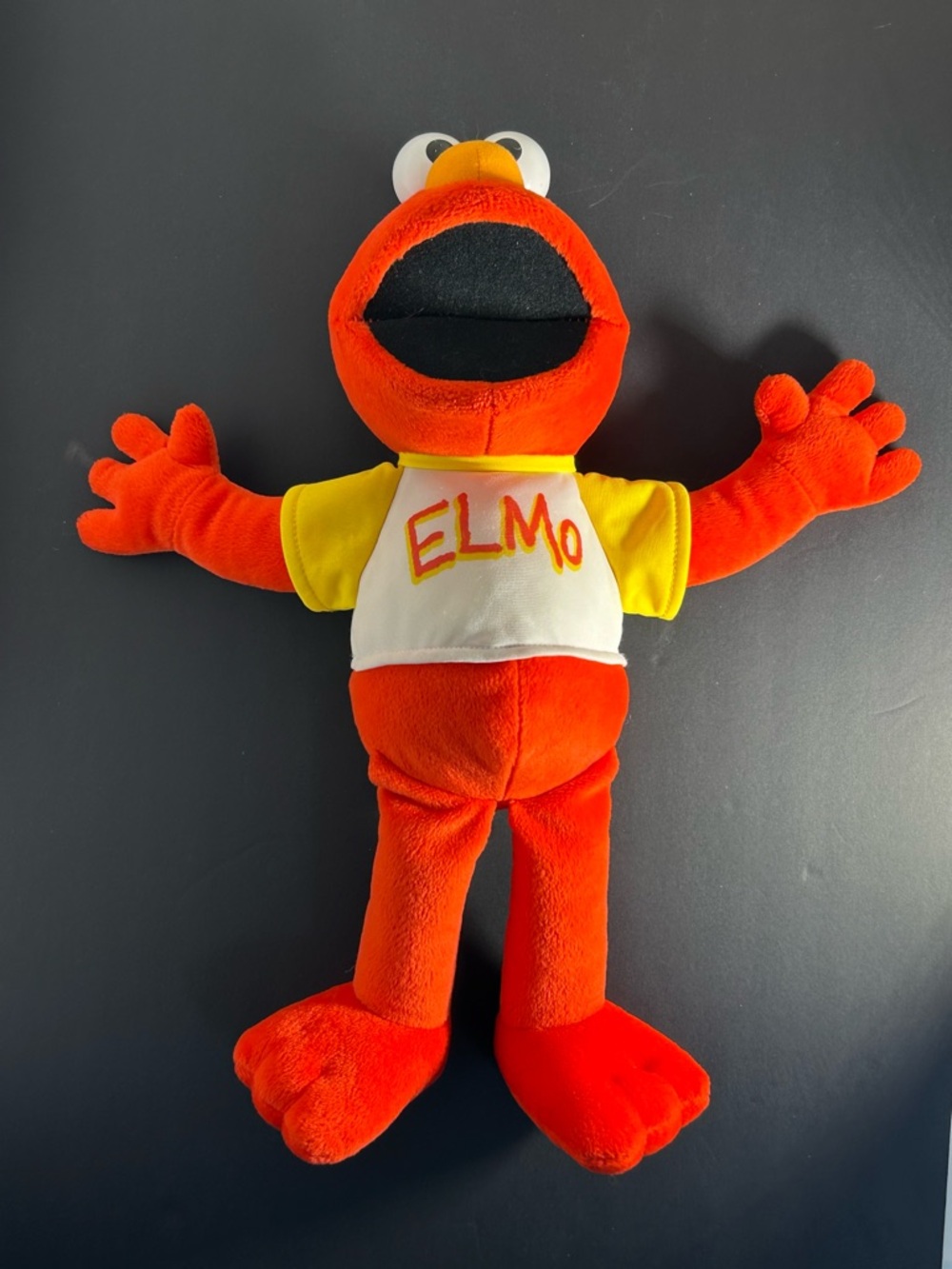 2005 Fisher-Price Sesame Street Elmo Plush Toy - Picture 2 of 7